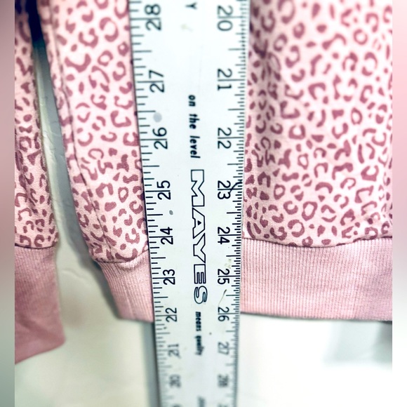 Mondetta Leopard Pullover Printed Sweatshirt Lightweight Top Lilac Pink SML NWT - Picture 15 of 16